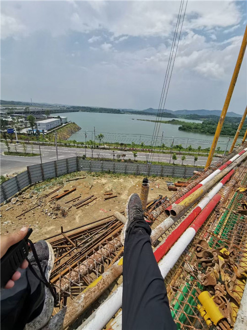 随县作业中发生设备损坏或人员意外，责任怎么划分？